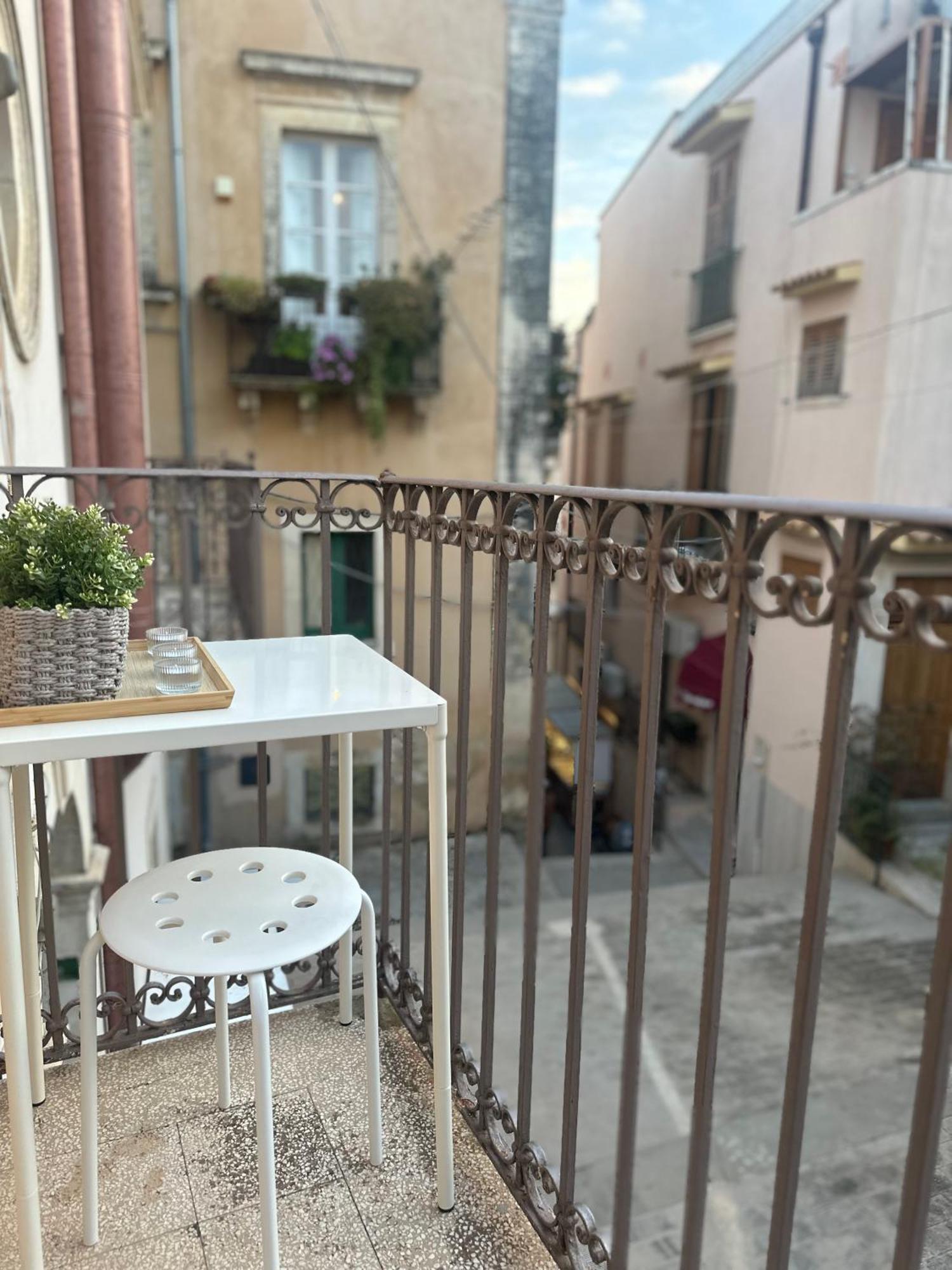 F Home Noto Extérieur photo